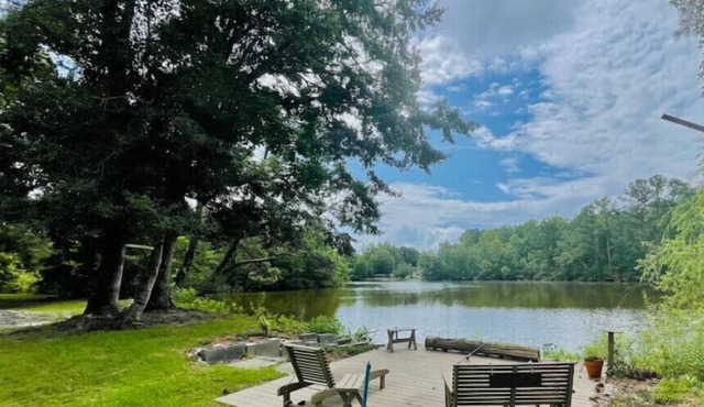 Lake House w/pool 10min to beach Dog friendly