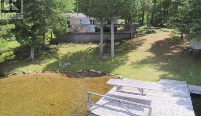 Lake Kashwakamak, North Frontenac