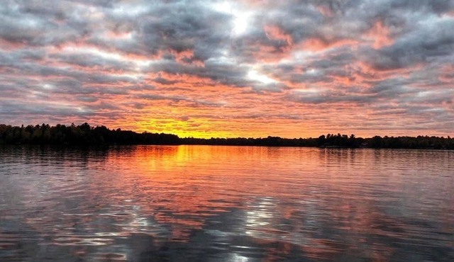 Lake Manitouwabing Cottage With hot tub & Sauna