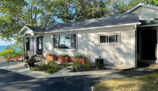Lake Michigan Cottage w/265 ft of Private Beachfront! Perfect family getaway!