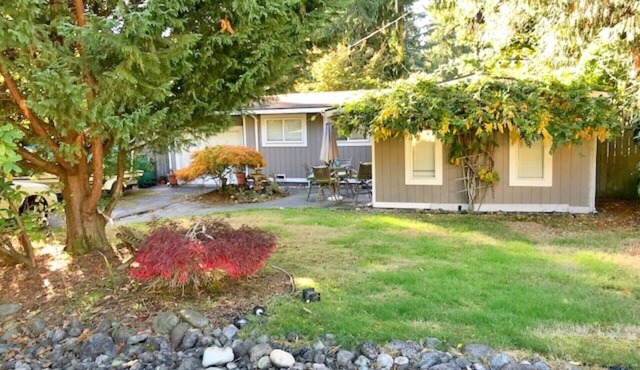 Lake Sammamish Bungalow half mile to Public Beach Access