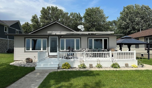 Lakefront cottage