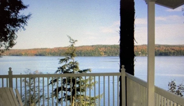 Lakefront Cottage With Spectacular View