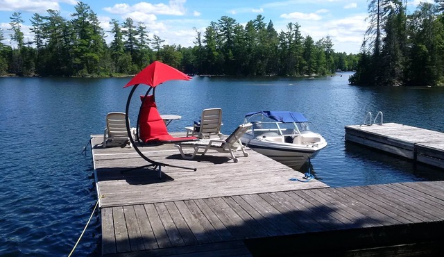 Lakefront Family Cottage with Tennis Court!