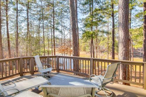 Lakefront McCormick Gem: Deck & Golf Course Views