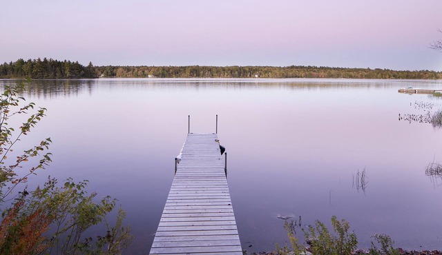Lakefront Retreat With Sandy Beach, Perfect For Kids