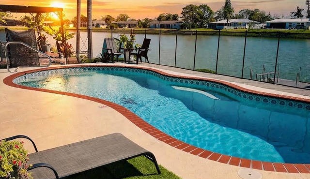 Lakefront Retreat with pool, close to beach!