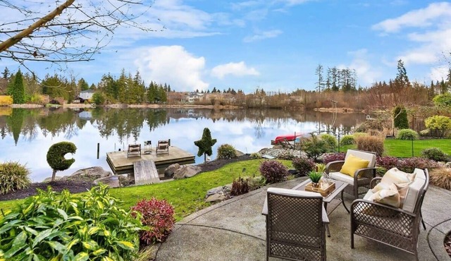 Lakeshore Serene Modern House, Dock, Billiard, Gym