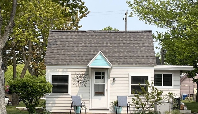 LAKEVIEW COTTAGE - Opening available! Come check out the Fall Colors! ☀️