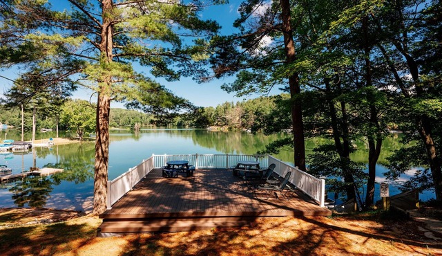 Lakeview King Suite-Sauna-Hot Tub-Pontoon Rentals!