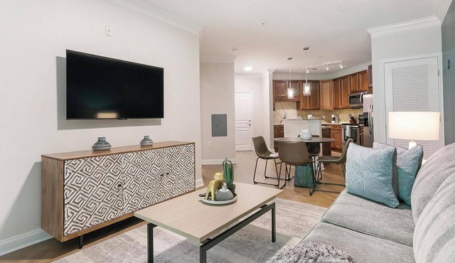 Landing | Amazing 1BD, Courtyard, Gym
