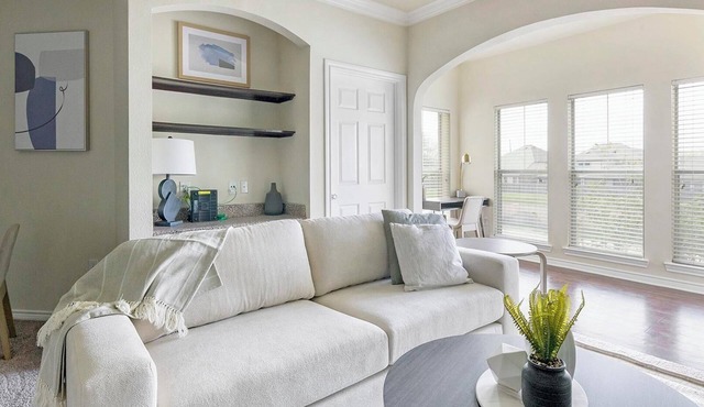 Landing | Stunning 1BD, Clubhouse, Pool