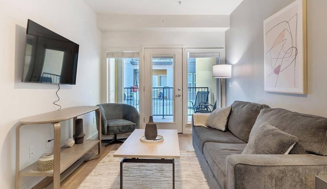 Landing | Stylish 1BD, Gym, Pool