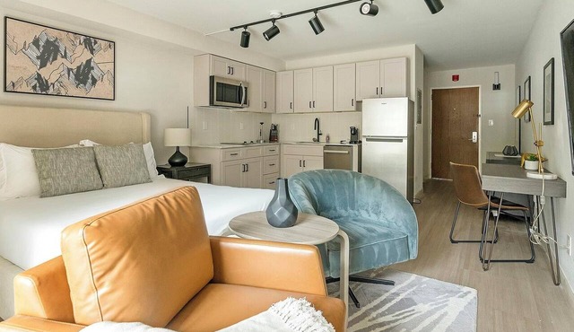 Landing | Stylish Studio, Gym, Pool