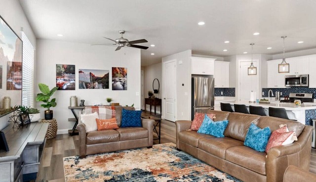 Large 5 Bed 5 Bath Home w/Private Hot Tub