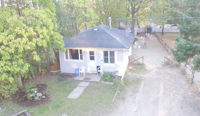 Large Cottage, 2 min Walk to Beach, BCC #1