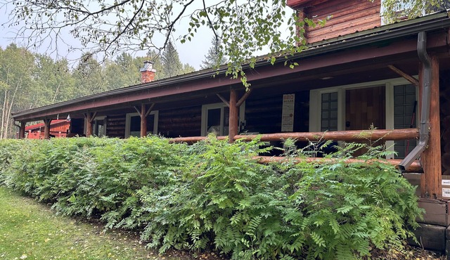 Large Log House with River Views