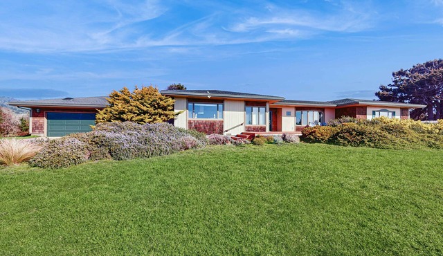Large Luxury Home - Ocean View, Hot tub, Game Room