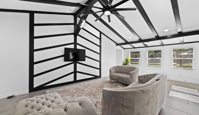 Large Villa with Private Pool. Sleeps up to 26 Guests.