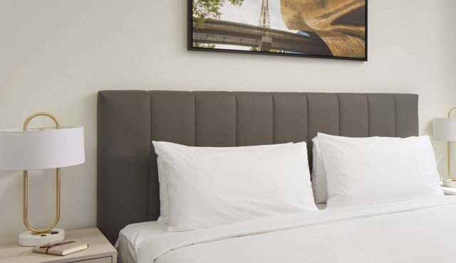 Level Seattle- Executive Two Bedroom Suite plus Office