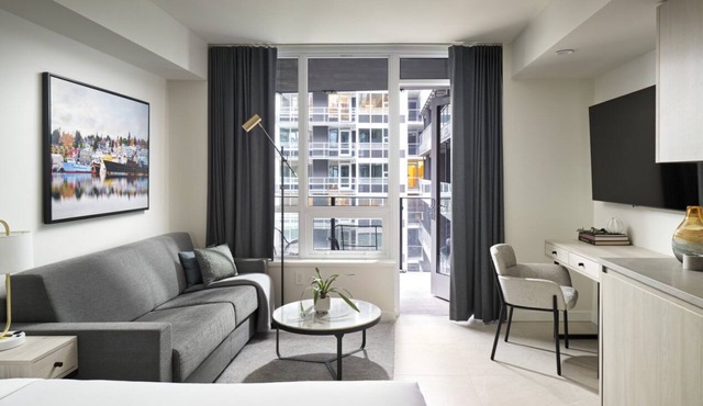 Level Seattle- Studio Suite w/full kitchen, in-room laundry & resort amenities