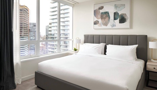 Level Seattle- Three Bedroom Sky Suite plus Office