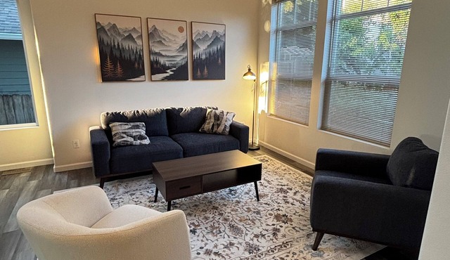Light-Filled Modern PNW Retreat — Tualatin 3BR
