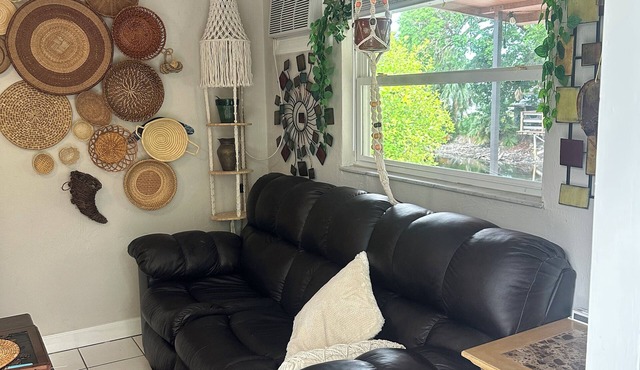 Lil Boho Chic, A Charming 1-bedroom apartment in Naples.
