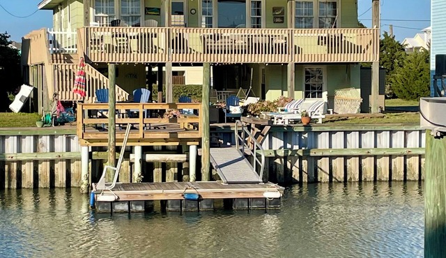 Lindsay - 5 BR, 3 bath, Canal Front, Pet Friendly in Topsail Beach
