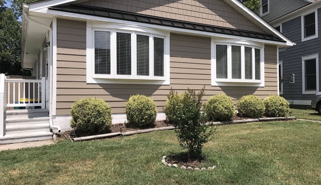 LINENS INCLUDED!*. REHOBOTH BEACH SOUTH Country Club Estates. Enjoy your vacation in this sunny and bright 3 BR 2 BA beach cottage. PET FRIENDLY