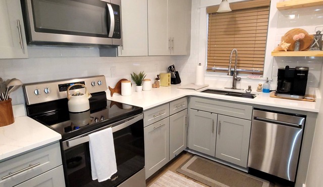 LINENS INCLUDED*! DAILY Activities. COMMUNITY POOL/WIFI/COUNTRY CLUB ESTATES