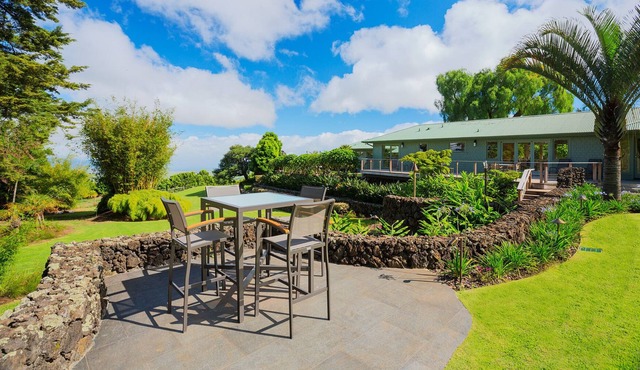 Listen to the Breeze, Wander the Garden, Relax, Rejuvenate. Unique cottage.
