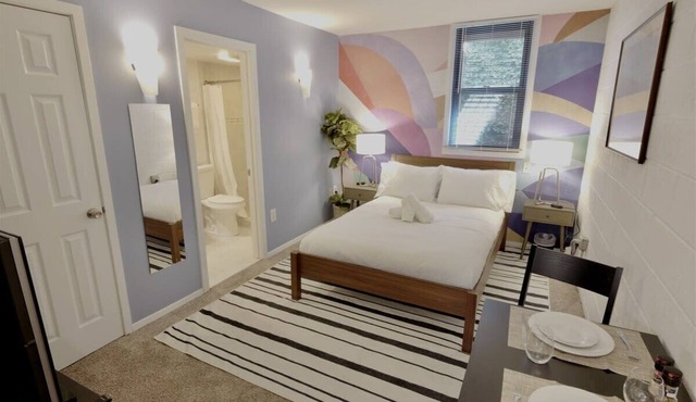 Little Luxuries in Logan, perfect studio for 2!
