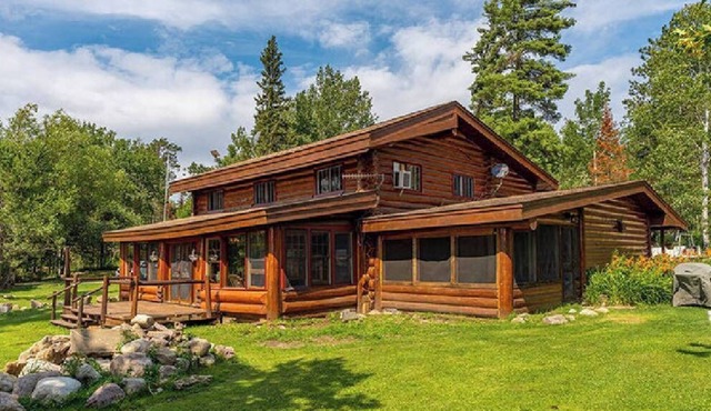 Log Lodge .