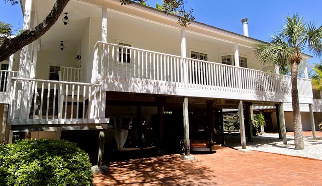 Longboat Key Cottage Steps to Pool and Bay Dock