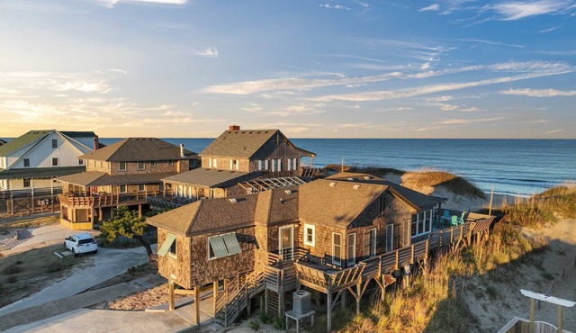 'Loophole' | Oceanfront | Historic Cottage
