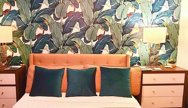 Lotus Bay-200 steps to Beach Sunsets, Pet Friendly & close to Wineries