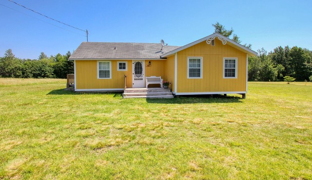 Lovely 3 Bedroom Cottage - 3 minute walk to the ocean!