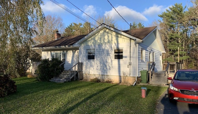 Lovely and Bright Bungalow near lake and parks
