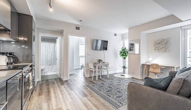 Lovely Condo in Downtown
