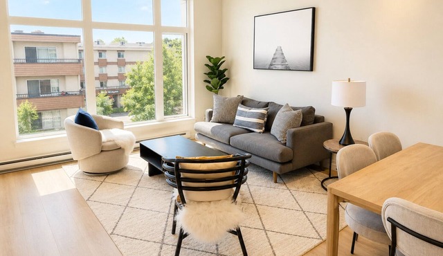 Lovely One Bedroom Suite in Downtown Sidney