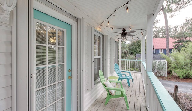 Lovely Tybee Island Home w/Deck < 1 Mi to Beach!