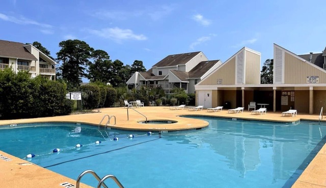 LR2 Bay Tree great studio + pool in Little River