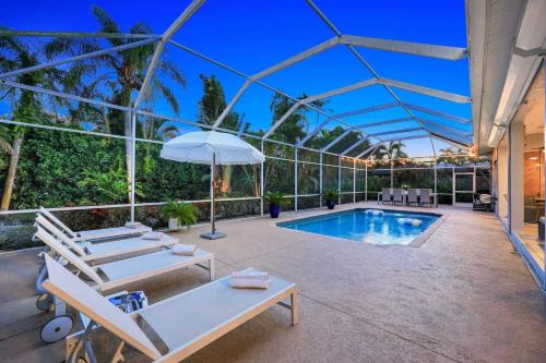 Lux Family 3 BR With Pool Villa Walk To Beach and Mercato