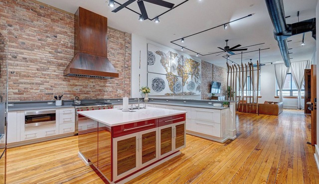 Luxe 220, Unit 7 - Entire Penthouse Property (sleeps 20)
