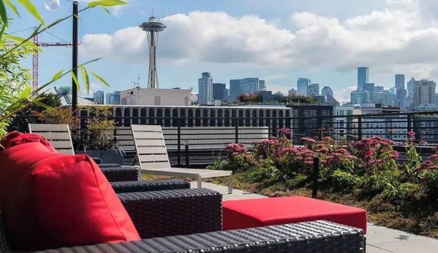 Luxe Condo | Rooftop, GYM, Views!
