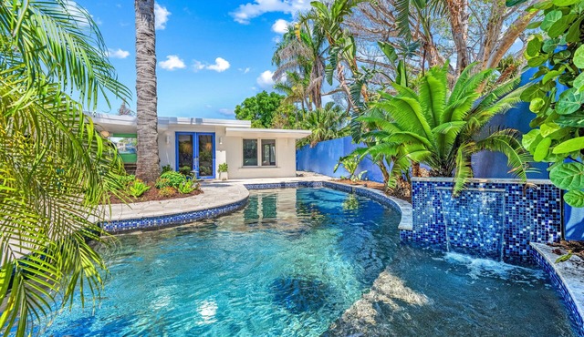 Luxe Oasis | Private Pool, In St Armands Circle, Near Lido Key Beach