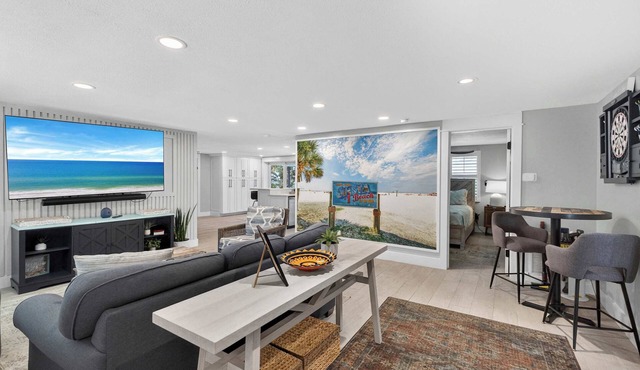 Luxurious 4-Bedroom Retreat near Siesta Key