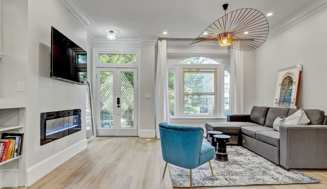 Luxurious DuPont home close to Georgetown and Downtown!
