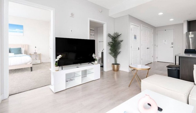 Luxurious/ High Rise/ Downtown in Indianapolis